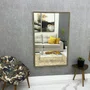 Espelho Clássico com Moldura Prata Envelhecida Gravada: Design com Elegância