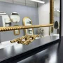 Espelho Clássico com Moldura Preta e Apliques Folheados em Dourado