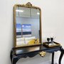 Espelho Clássico Decorativo com Moldura Folheada Dourada Envelhecida