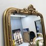 Espelho Clássico Decorativo com Moldura Folheada Dourada Envelhecida