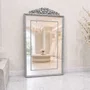 Espelho Clássico Dourado com Moldura Gravada Elegância e Requinte para o seu Lar