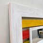 Espelho Decor com Moldura Branca e Várias Cores ao Fundo Rústico