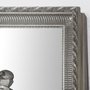 Espelho Decorativo com Moldura Prata Clássica e Apliques Pratas