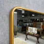 Espelho Decorativo Retangular com Cantos Arredondados e Moldura Dourada