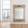 Espelho Decorativo Rústico com Moldura Branca Envelhecida com Apliques Dourados