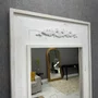 Espelho Decorativo Rústico com Moldura Branca Estilo Provençal com Apliques
