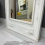 Espelho Decorativo Rústico com Moldura Branca Estilo Provençal com Apliques