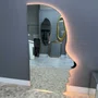 Espelho Decorativo Silhueta de Rosto com LED e Borda Infinita 105x195cm