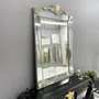Espelho Decorativo Superiore com Moldura Prata Espelhada e Apliques Folheados 90x140CM