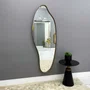 Espelho Orgânico com Borda Amadeirada Avermelhada: Elegância Vibrante para Decorar