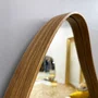 Espelho Orgânico com Borda Amadeirada Avermelhada: Elegância Vibrante para Decorar