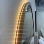 Espelho Orgânico com Moldura Revestida em Curupixá e LED Embutido: Funcional e Elegante
