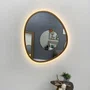 Espelho Orgânico com Moldura Revestida em Curupixá e LED Embutido: Funcional e Elegante