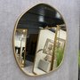 Espelho Orgânico Grande Dourado Sob Medida: Personalização e Elegância para Seu Ambiente Decorativo.