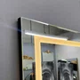 Espelho Quadrado Moderno Jateado com LED e Sensor Touch: Elegância e Sofisticação