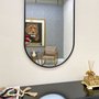 Espelho Retangular Arredondado com Moldura Preto: Design Moderno e Elegante para Ambientes Sofisticados