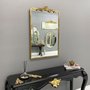 Espelho Retangular Estilo Clássico com Moldura Dourada: Elegância e Funcionalidade