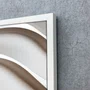 Quadro Abstrato Refinado em Tons Neutros com Ondas Suaves e Moldura e Vidro
