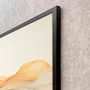 Quadro Decorativo Elegância Abstrata: Movimento de Ondas e Cores com Moldura e Vidro