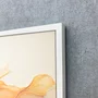 Quadro Decorativo Elegância Abstrata: Movimento de Ondas e Cores com Moldura e Vidro