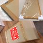 Papel Kraft, cantoneiras de papelão duplo ou polietileno, plástico termo encolhível, plástico bolha, caixa de papelão e avisos de mercadoria frágil, para um transporte ainda mais seguro contra avarias.