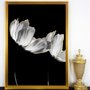 Quadro Floral Preto e Branco com Traços Dourados e Moldura Dourada 70x100 cm